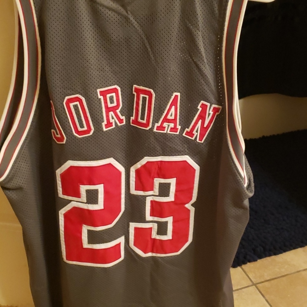 Jprdan basketball jersey - Picture 3 of 3